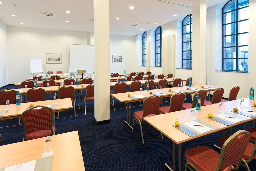 Achat Hotel Offenbach Plaza Экстерьер фото